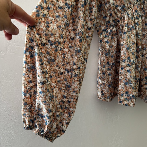 Fall time! Pink Lily long sleeve bell cuffed wrist floral low cut tie back EUC - Picture 3 of 8